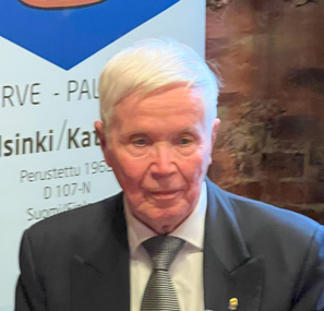 Muotokuva Aarne Pulliaisesta, LC Helsinki/Katajanokan sihteeri.